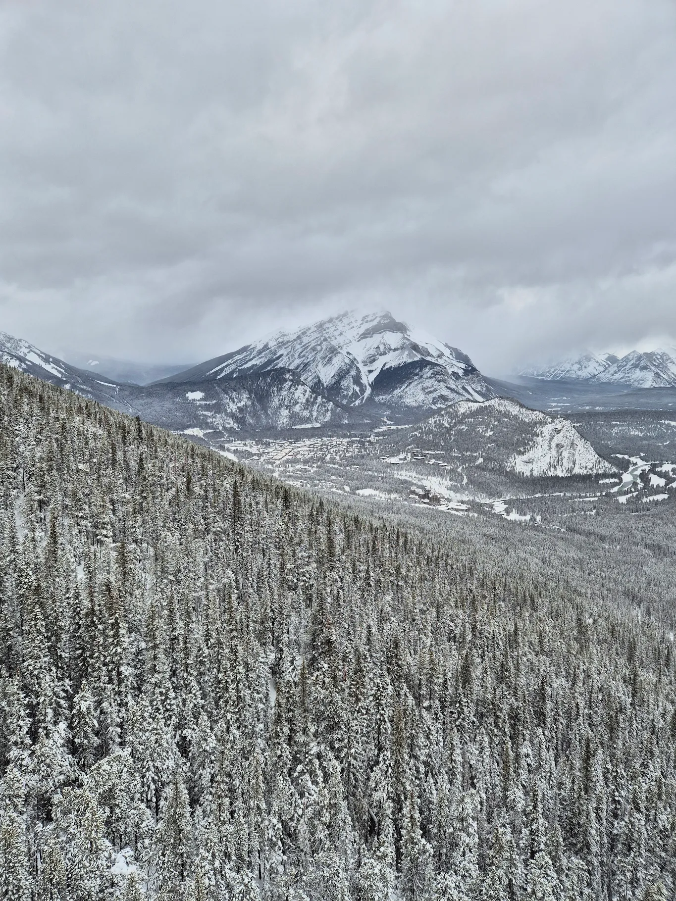 여름만 예쁜 줄 알았는데… 겨울 밴프가 진짜였습니다