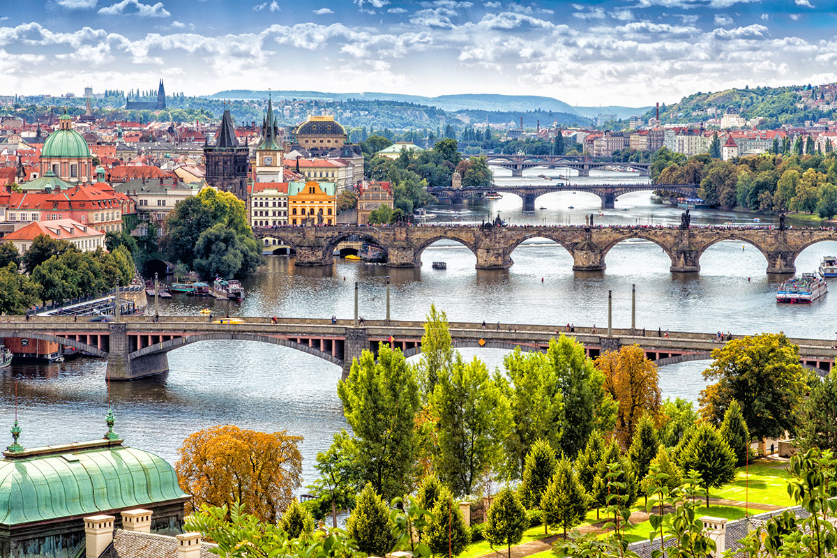동유럽의-로맨틱한-도시인-블타바-강이-흐르는-체코의-수도-프라하의-풍경